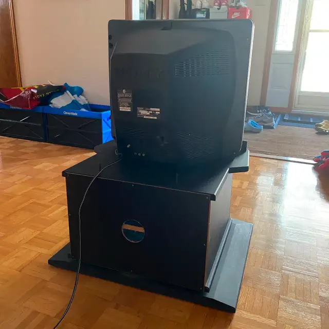 Sony Trinitron CRT Color TV, w/Stand and Remote in TVs in City of Toronto - Image 5