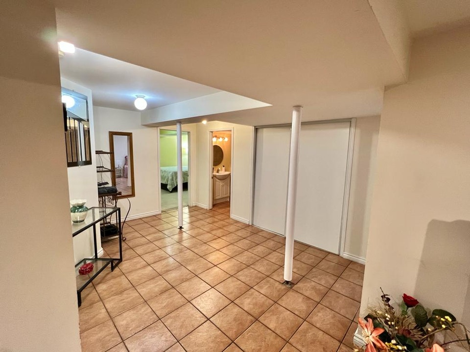 2 Bedrooms for rent in Brampton Castlemore area from 1st Decembe 5