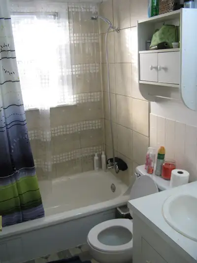 Excellent location in the mature neighbourhood of King Edward Park. Within walking distance to Bonni...
