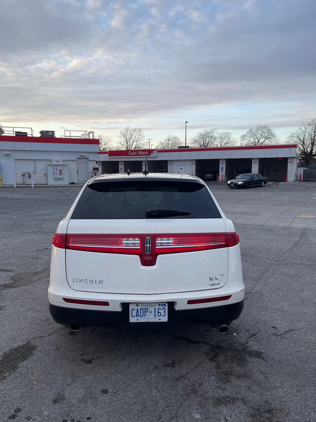 Selling my 2013 Lincoln MKT in good condition  in Cars & Trucks in London - Image 4