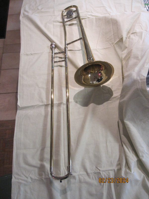 Conn Century Trombone 76H With Case in Brass in Chatham-Kent - Image 2