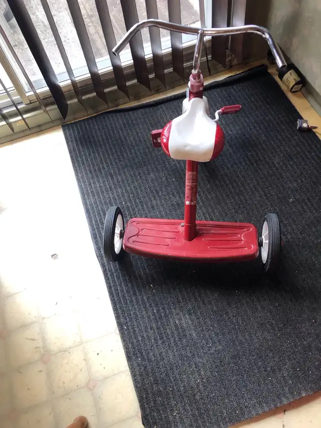 tricycle pour tout- petits( radio flyer classique in Kids in Longueuil / South Shore - Image 6