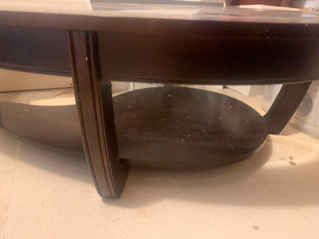 Solid wood Curvy Table in Coffee Tables in Kitchener / Waterloo - Image 2
