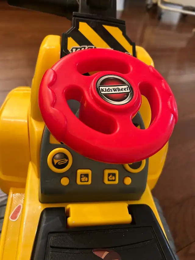 Kidswheel toy excavator  truck in Toys in Mississauga / Peel Region - Image 3