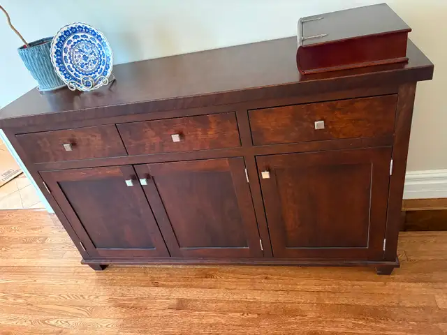 Geddes hardwood table and eight chairs with sideboard in Dining Tables & Sets in Bedford - Image 3