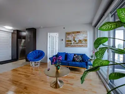 Beautiful condo located in one of the best areas of Montreal, * five minutes from Sacre Cour Hospita...