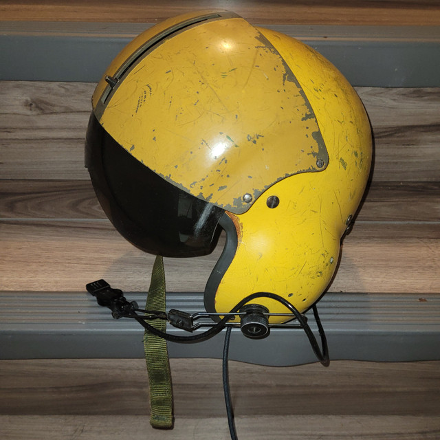 Scrace military 60s helicopter flight helmet in Arts & Collectibles in Red Deer - Image 3