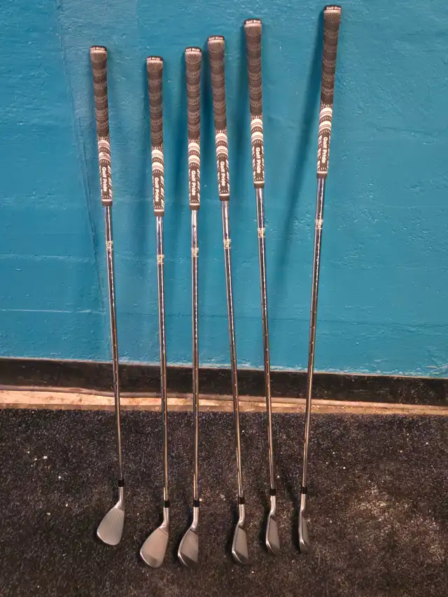 Titleist T250 Right hand irons (5-PW). Used less than 5 times in Golf in Ottawa - Image 2