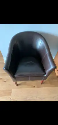  Chaise en cuir brune