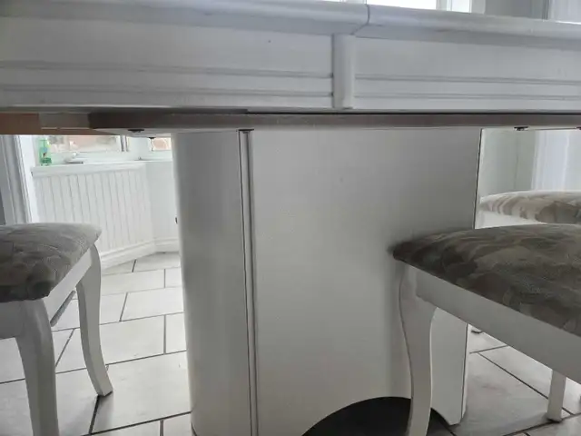 For Sale...White dining table in Dining Tables & Sets in Hamilton - Image 5