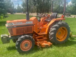 Key Details: Model: Kubota L2550 (4WD) Engine: Diesel (fuel efficient and reliable) Hours: ~2,300 hr...