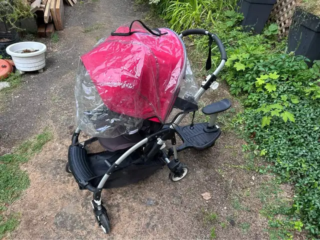 Bugaboo Bee 3 red stroller set + accessories in Strollers, Carriers & Car Seats in City of Montréal - Image 2