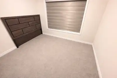 Private room available in 3 bedroom house shared with a couple and girl Major intersections Mayfield...