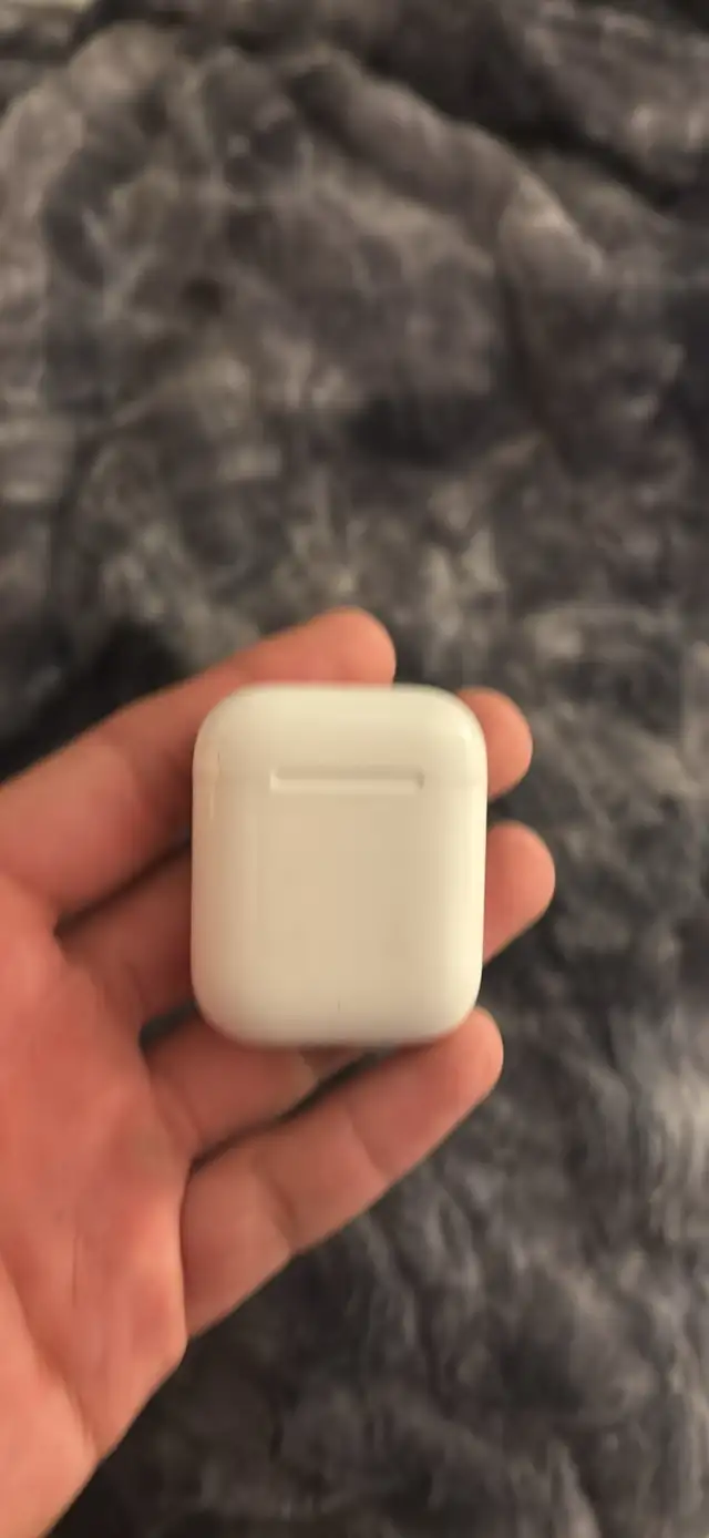 Écouteur airpods in Headphones in City of Montréal - Image 2