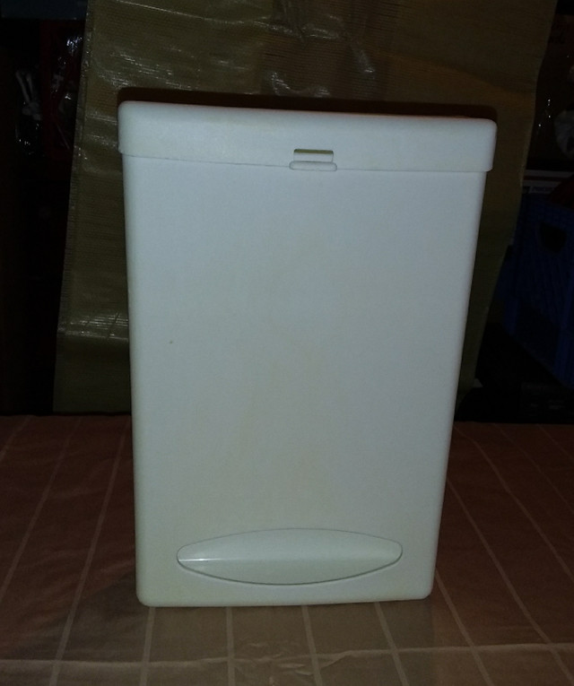 Vtg 80's Wall Mounted Bag Storage Container Dispenser,Servabag in Storage & Organization in Truro - Image 3