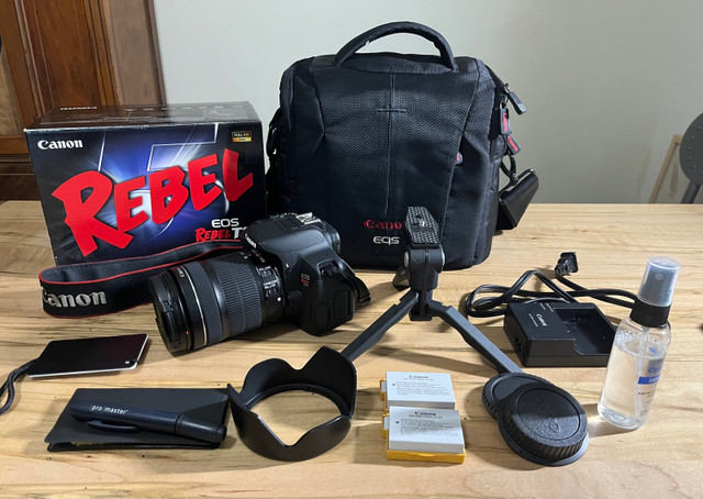 Caméra Canon Eos Rebel T5i et accessoires dans Appareils photo et caméras  à Laval/Rive Nord