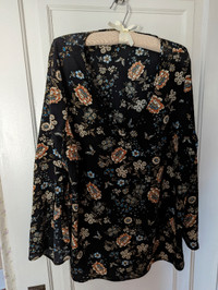 Ladies black floral shirt, Size 1X