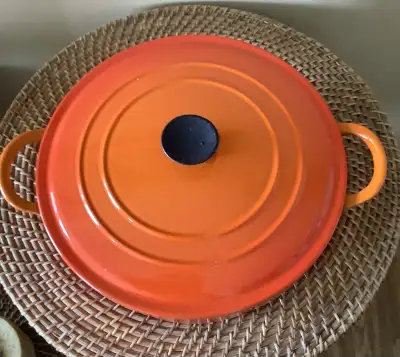 chaudron le CREUSET en fonte orange original  de France, View more