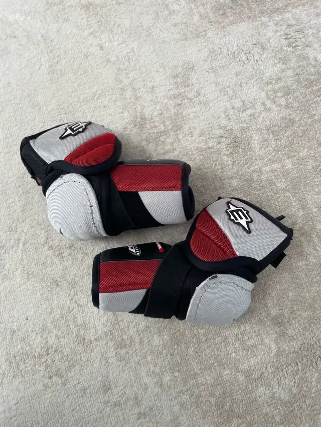 Easton stealth S7 senior medium elbow pads  in Hockey in Oakville / Halton Region - Image 2