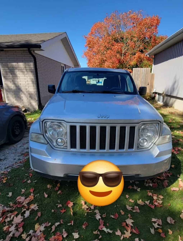 2012 jeep liberty in Cars & Trucks in Kitchener / Waterloo - Image 3