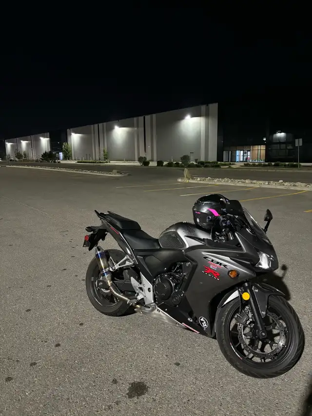 2015 HONDA CBR500R in Sport Bikes in Calgary - Image 3