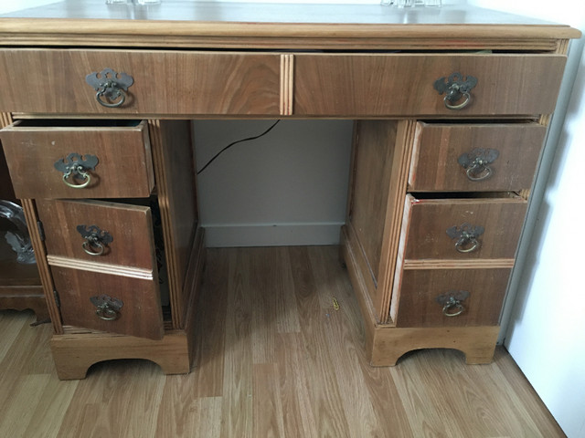 Bureau de travail ancien pour petit espace (doit partir) in Desks in Drummondville - Image 2