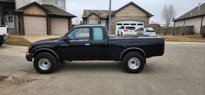 For Sale 1998 Toyota Tacoma (Pending pick up on Sat)