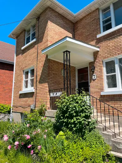 Beautiful, light-filled 3-bedroom apartment in McBurney Park