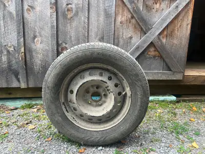 Nearly new Nokian winter tyres for sale. Size 225/60/R16 Less than 5.000 km on them. Has TPMS sensor...