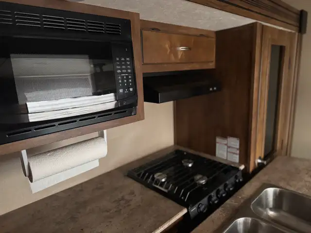2018 Chaparral Lite 29BHS 5th Wheel in RVs & Motorhomes in Penticton - Image 8