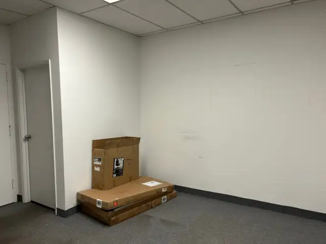 Industrial/Warehouse/Commercial Space Available in North York in Commercial & Office Space for Rent in City of Toronto - Image 4