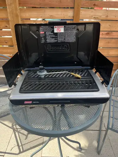 This pre-owned Coleman camp grill is ready to help you cook delicious meals on your next outdoor adv...