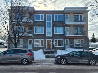 Superbe 4½ lumineux — Secteur recherché Offrez-vous la tranquillité d’un appartement impeccable situ...