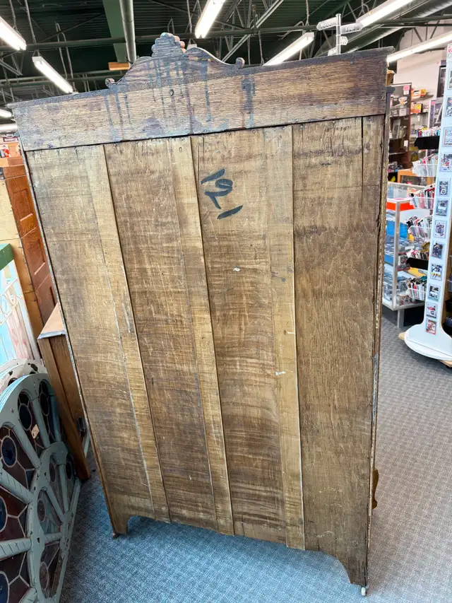 Beautiful solid oak display cabinet  in Hutches & Display Cabinets in Edmonton - Image 6