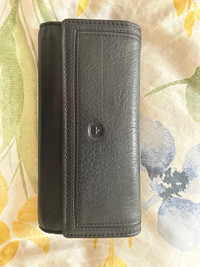 Leather women’s long wallet 