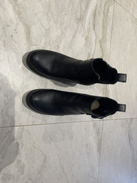 UGG LEATHER ANKLE BOOTS Black 6.5