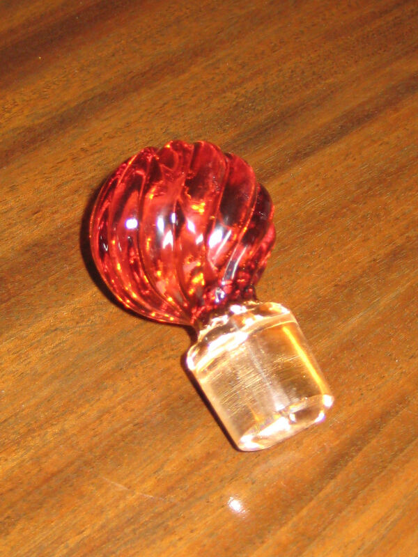 ANTIQUE BACCARAT AMBERINA PERFUME BOTTLE(PORT DOVER) in Arts & Collectibles in St. Catharines - Image 2