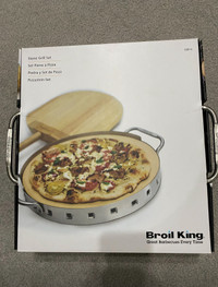 Broil King Pizza Stone Grill Set