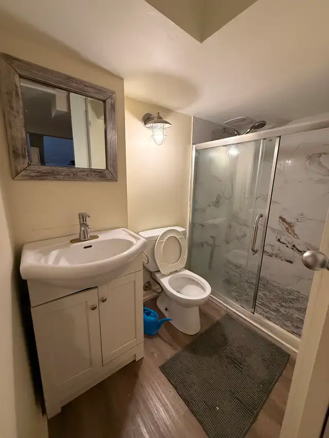 Rooms for rent in Room Rentals & Roommates in Oshawa / Durham Region - Image 6