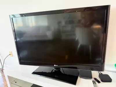 lg led tv 42 in Buy & Sell in Canada | Kijiji Marketplaces