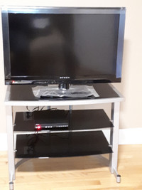32" LCD TV / STAND / DVD PLAYER