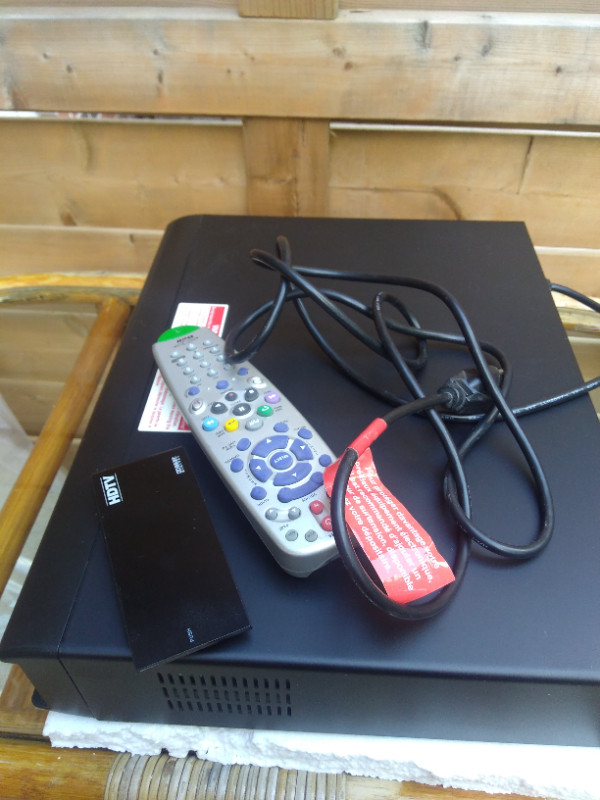 Bell TV 9242 HD PVR /remote in Video & TV Accessories in City of Toronto