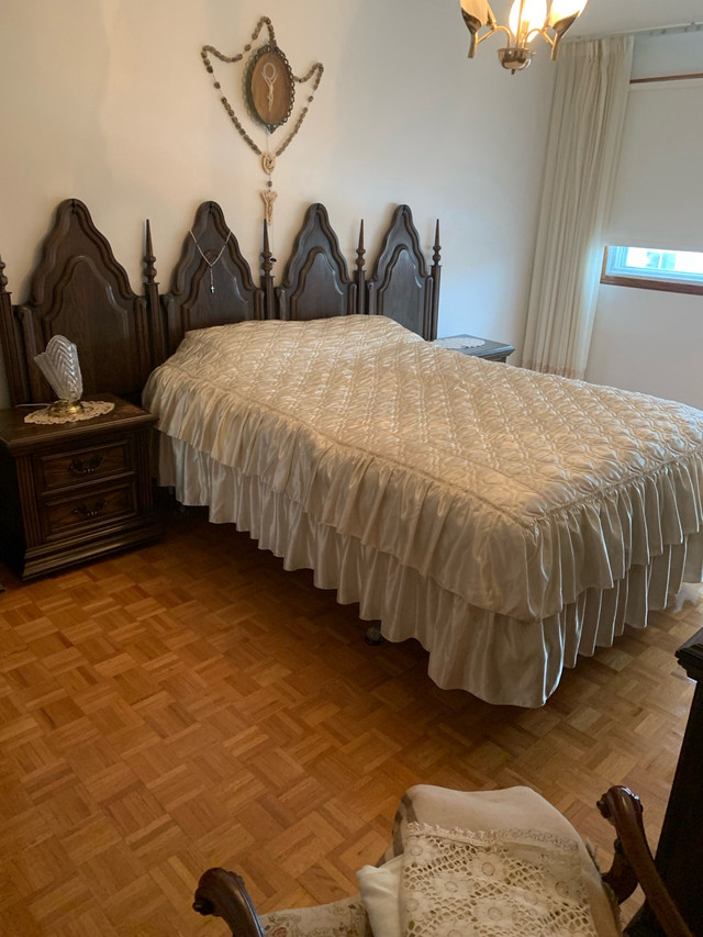 Bedroom set dans Commodes et armoires  à Ville de Montréal
