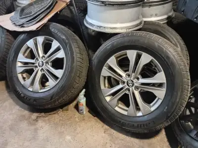Selling 4 Hyundai santa fei rims and tires dot 2023