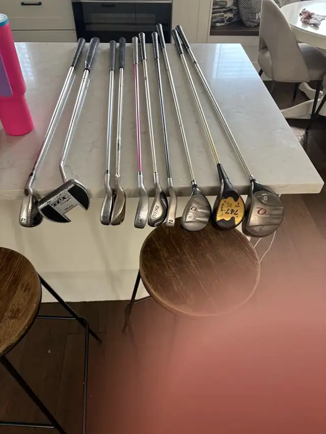 women’s right handed golf clubs and bag  in Golf in Guelph - Image 7