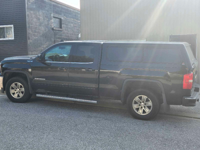 2017 GMC Sierra 1/2 ton k1500 SLE 5.3 L 325 CID V8 in Cars & Trucks in North Bay - Image 3