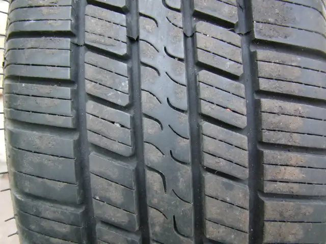 14&15"SINGLES: 14" 185/60,15" 185/60,65,195/50,55,,&235/75 in Tires & Rims in Oshawa / Durham Region - Image 2