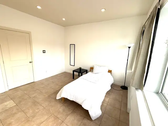 Grand 2 1/2 tout inclus et meublé - metro St Michel