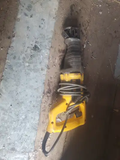 Dewalt Reciprocating Saw. Works excellent . Asking $30 Located near Thorhild, about 1 hour NE of Edm...