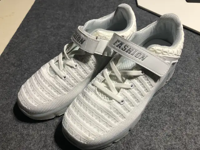 Roller Light-Up (rechargeable) Size 9.5 (Size40) Shoes - New in Kids & Youth in Hamilton - Image 3